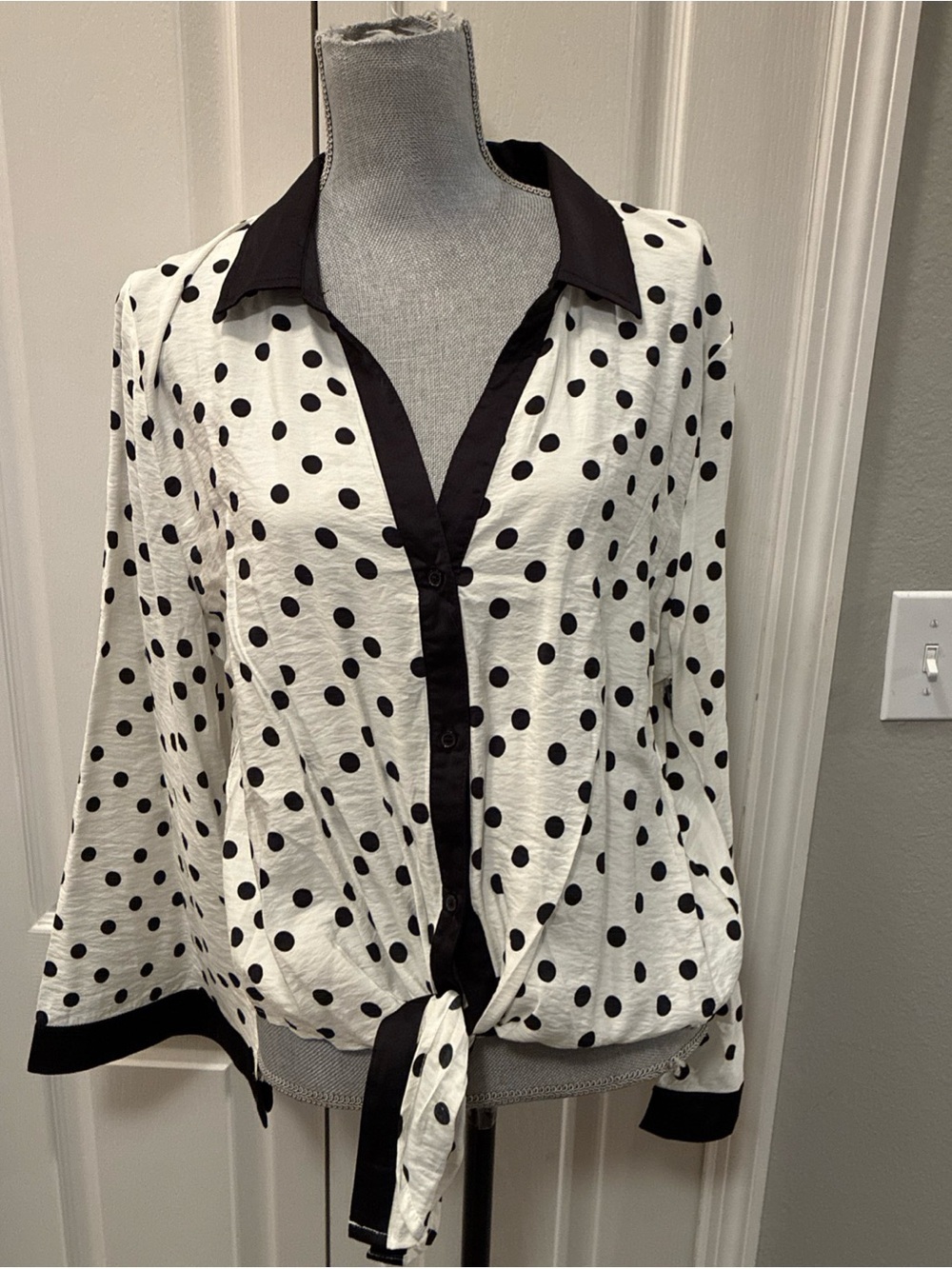 Vince Camuto ladies polka dot blouse size XL